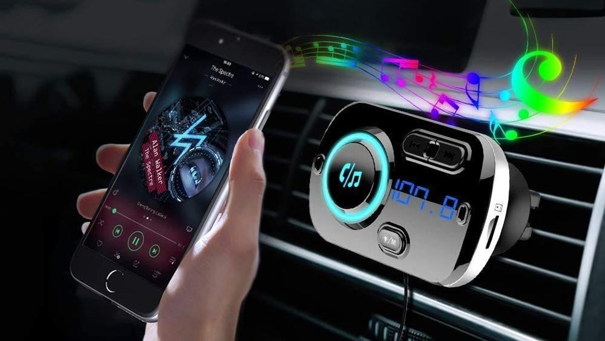 Cómo escuchar música de tu móvil a través de la radio de tu auto con transmisores FM bluetooth