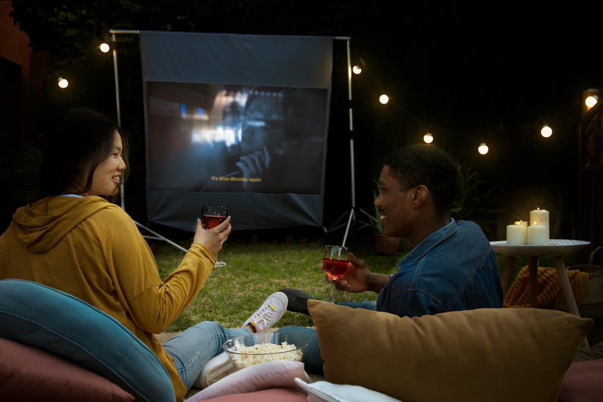 Transforma tu iPhone en un Cine Casero: Cómo Proyectar su Pantalla en la Pared